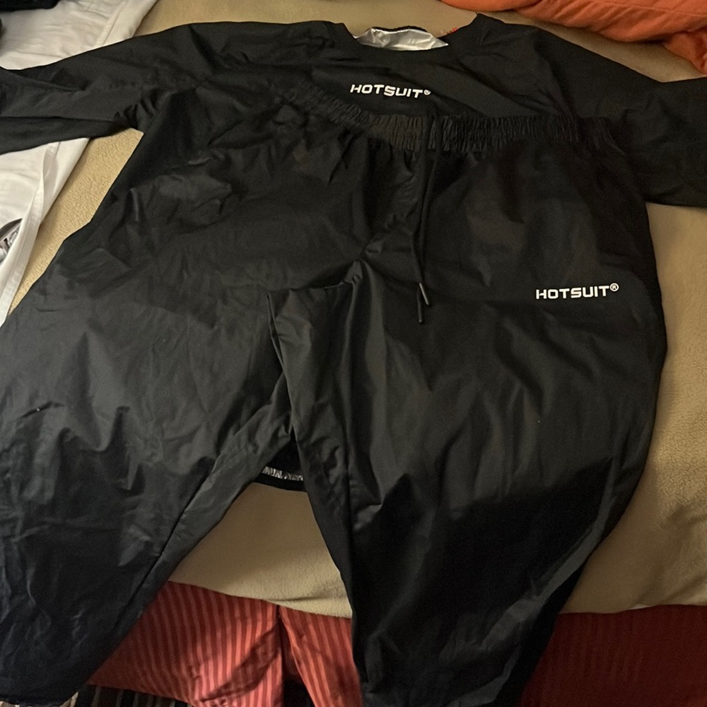 Mens hot suit/size large / brand new